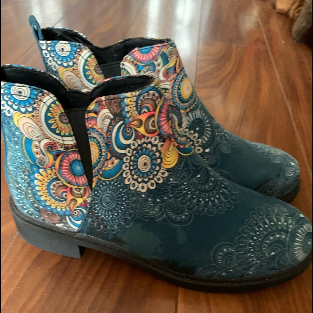 Cute boots - Picture 2 of 3